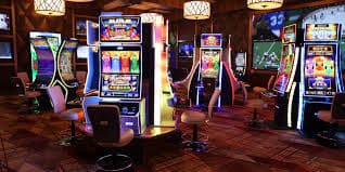 Aplikasi qq2121 menampilkan menu permainan utama dengan slot, live dealer, dan taruhan olahraga